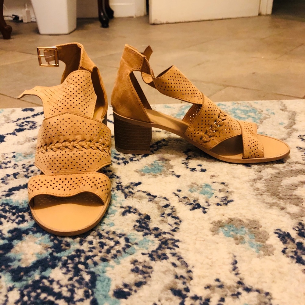 2in heeled sandals